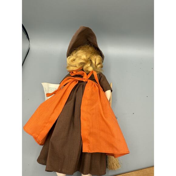 Vintage Madame Alexander Cinderella Doll 14” with Broom & Original Tag - Picture 4 of 9